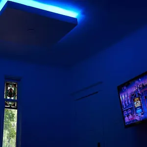 blue-lounge-lafontaine-park-tv-cable.hotels-in-montreal.org/